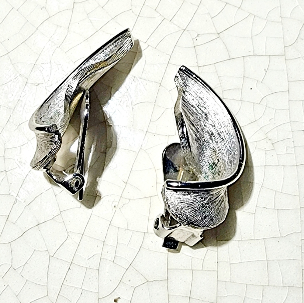Vintage mid century modern brush silver swirl earrings